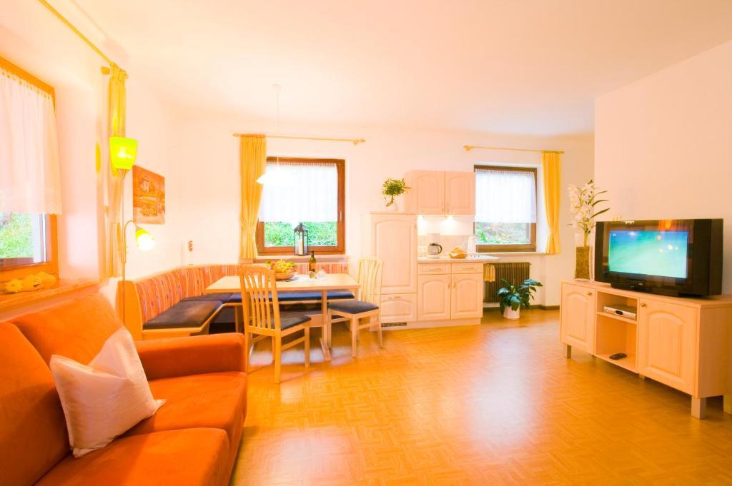 Appartements Peilerhof Cermes Bagian luar foto